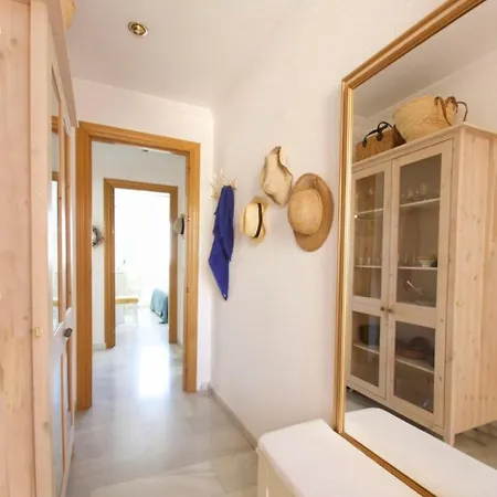 Apartament Centrally Located South Facing With Pool