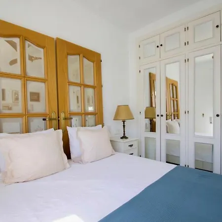Apartament Centrally Located South Facing With Pool